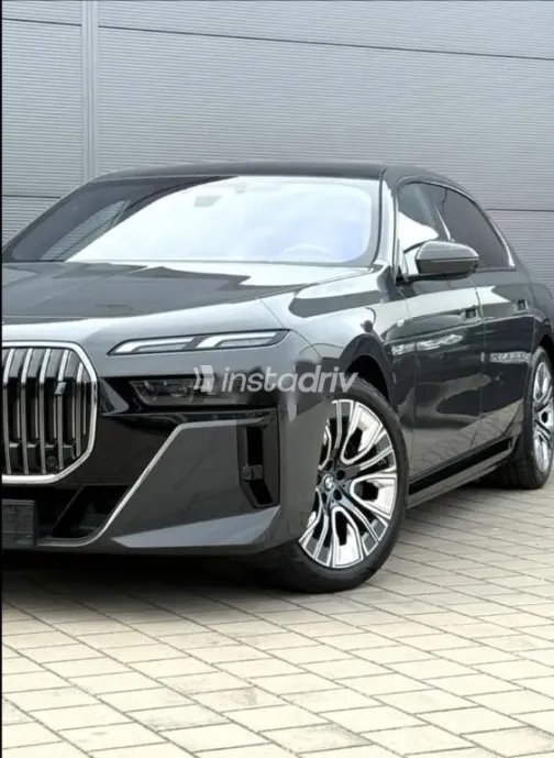 BMW I7 2024 Gray Used for Sale - 1