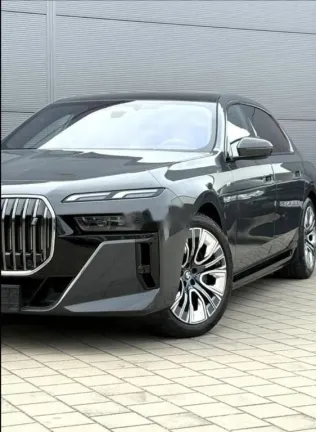 بي ام دبليو اى 7 2024 رمادي مستعملة للبيع