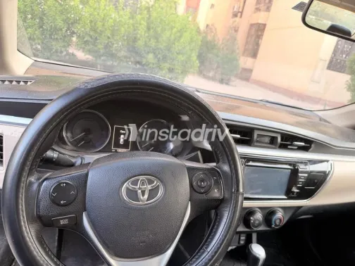 تويوتا كورولا 2016 أبيض مستعملة للبيع - 5