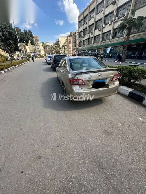 Toyota Corolla 2011 Gold Used for Sale - 3