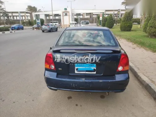 هيونداي فيرنا 2009 أزرق غامق مستعملة للبيع - 2