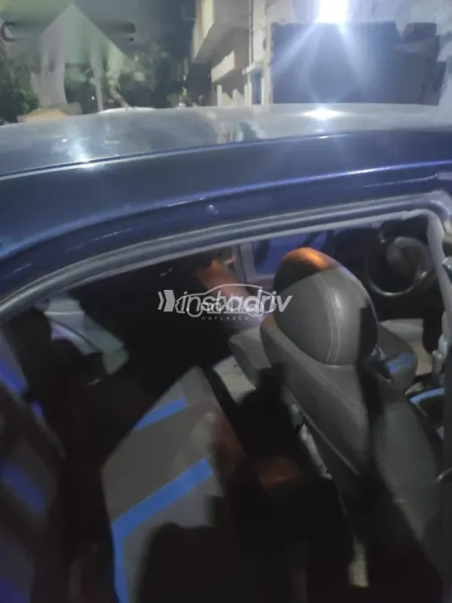 هيونداي فيرنا 2009 أزرق غامق مستعملة للبيع - 8