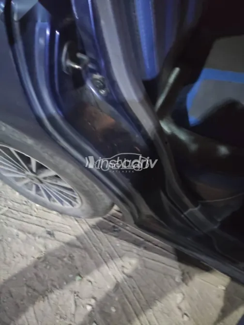 هيونداي فيرنا 2009 أزرق غامق مستعملة للبيع - 10