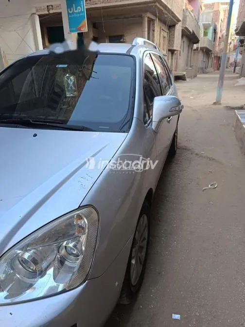 كيا كارينز 2013 فضي مستعملة للبيع - 1