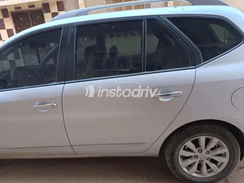 كيا كارينز 2013 فضي مستعملة للبيع - 2