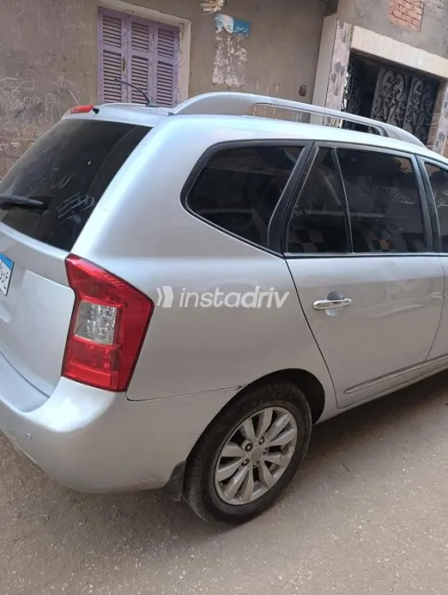 كيا كارينز 2013 فضي مستعملة للبيع - 5