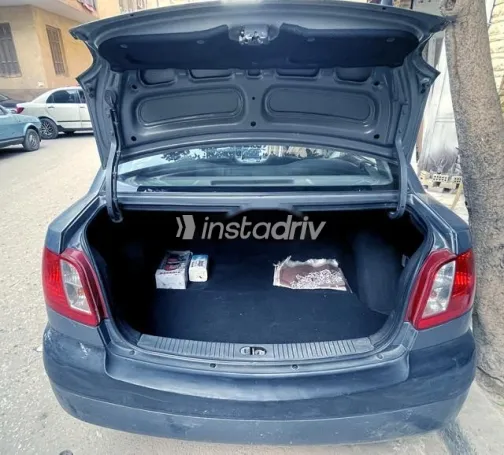 كيا ريو 2006 رمادي غامق مستعملة للبيع - 2