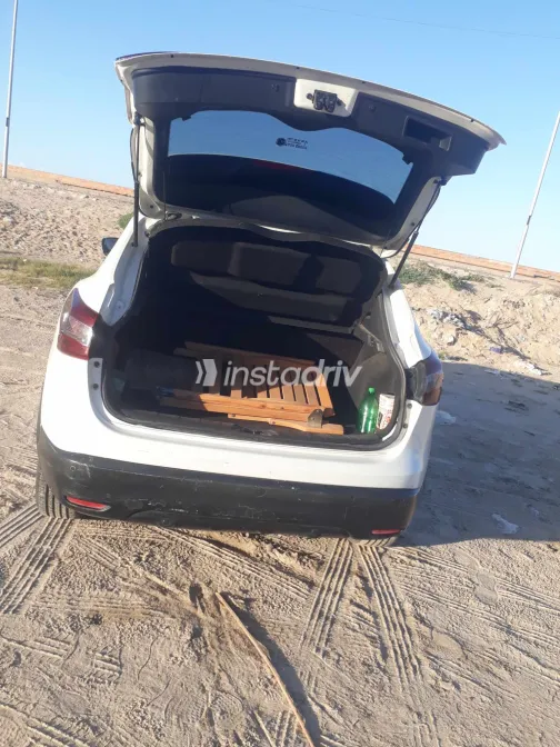 نيسان قشقاي 2018 أبيض مستعملة للبيع - 2