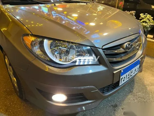 هيونداي إلنترا 2019 بني مستعملة للبيع - 3