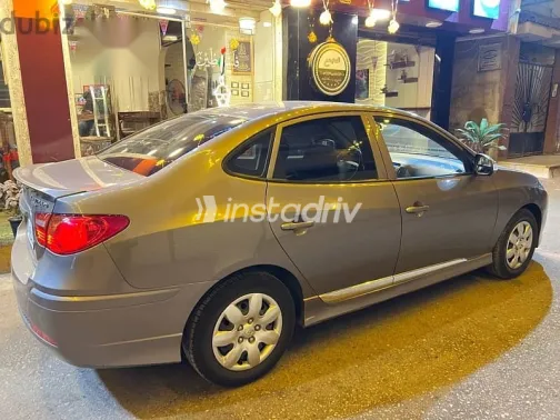 هيونداي إلنترا 2019 بني مستعملة للبيع - 5