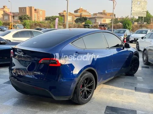 تسلا Model Y 2022 أزرق غامق مستعملة للبيع - 2