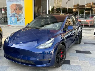 تسلا Model Y 2022 أزرق غامق مستعملة للبيع