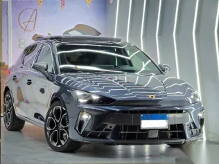 كوبرا ليون 2025 أزرق غامق مستعملة للبيع