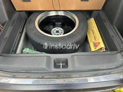 هوندا HRV 2023 رمادي غامق مستعملة للبيع - 3