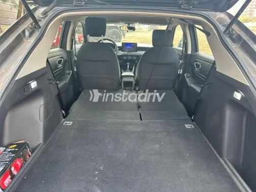 هوندا HRV 2023 رمادي غامق مستعملة للبيع - 4