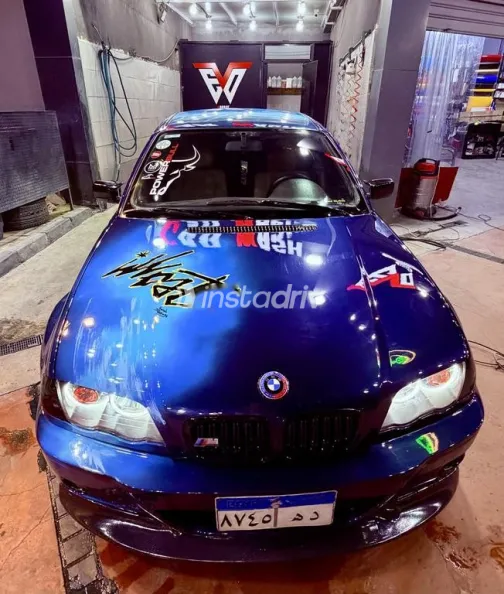 بي ام دبليو 320 1999 أزرق غامق مستعملة للبيع - 1