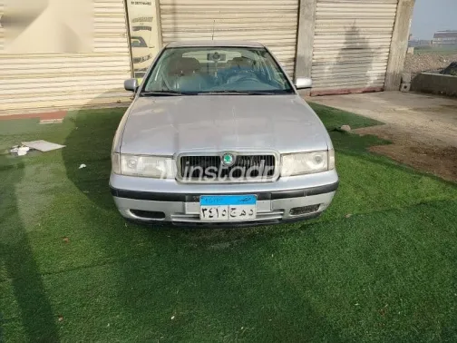 سكودا اوكتافيا 1998 فضي مستعملة للبيع - 1