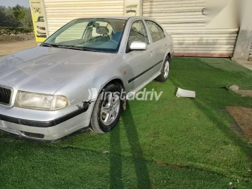 سكودا اوكتافيا 1998 فضي مستعملة للبيع - 2