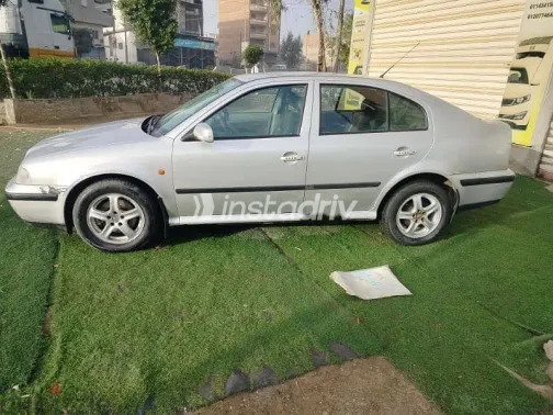 سكودا اوكتافيا 1998 فضي مستعملة للبيع - 3