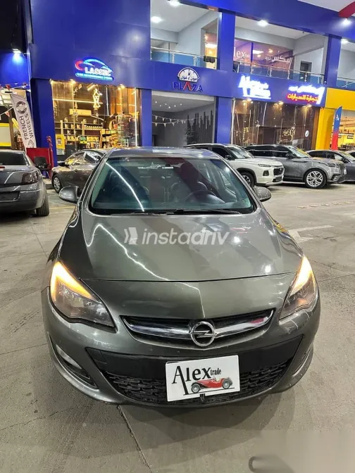 اوبل أسترا 2020 فضي مستعملة للبيع - 1