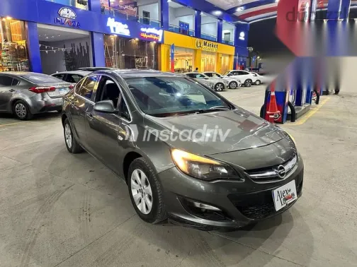 اوبل أسترا 2020 فضي مستعملة للبيع - 2