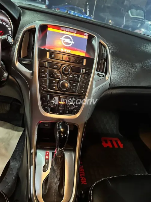 اوبل أسترا 2020 فضي مستعملة للبيع - 3