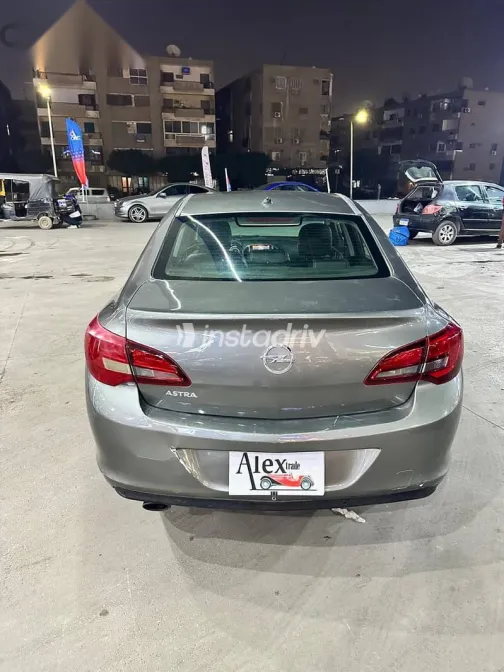 اوبل أسترا 2020 فضي مستعملة للبيع - 8