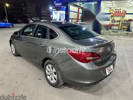 اوبل أسترا 2020 فضي مستعملة للبيع - 9