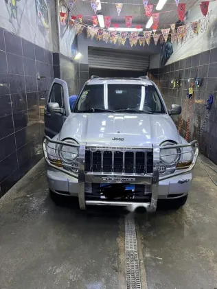 جيب ليبيرتى 2007 فضي مستعملة للبيع