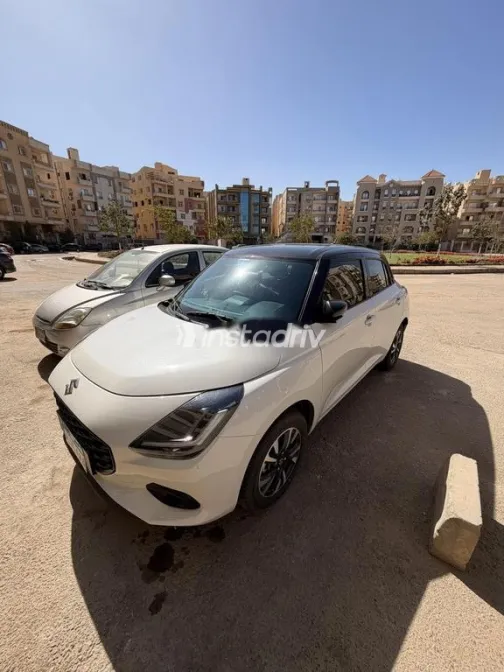 سوزوكى سويفت 2025 أبيض مستعملة للبيع - 1