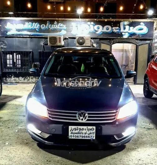 فولكس فاغن باسات 2014 أزرق غامق مستعملة للبيع - 1