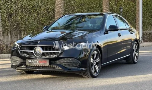 مرسيدس C 180 2023 أسود مستعملة للبيع - 1