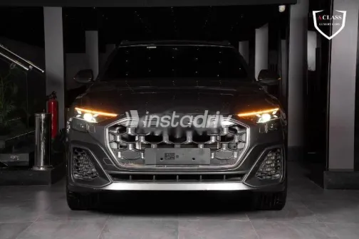 Audi Q8 2025 Gray Used for Sale - 3