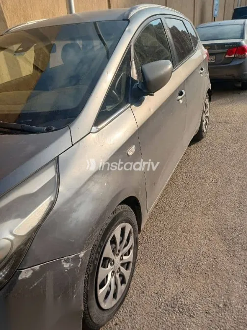 كيا كارينز 2019 رمادي مستعملة للبيع - 2