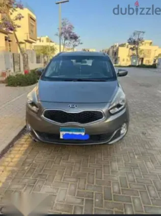 كيا كارينز 2019 رمادي مستعملة للبيع