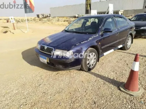 سكودا اوكتافيا A4 2000 أزرق غامق مستعملة للبيع - 1