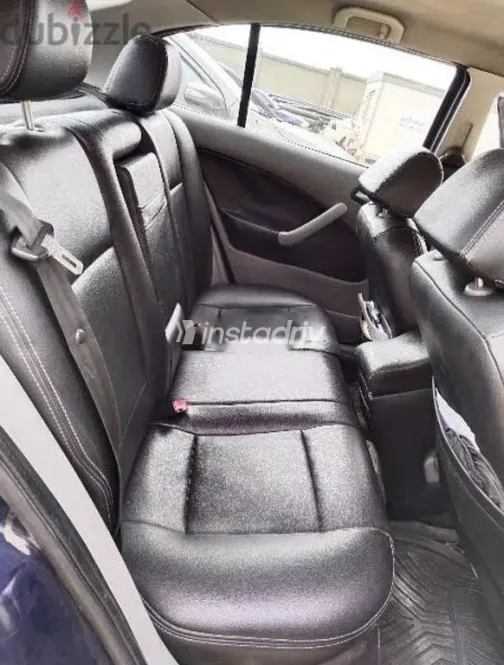 سكودا اوكتافيا A4 2000 أزرق غامق مستعملة للبيع - 4