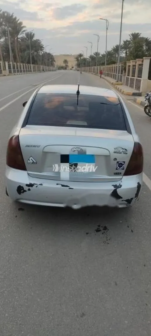 هيونداي اكسنت 2009 فضي مستعملة للبيع - 2