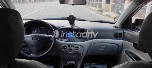 هيونداي اكسنت 2009 فضي مستعملة للبيع - 3