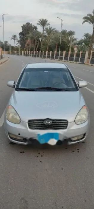 هيونداي اكسنت 2009 فضي مستعملة للبيع