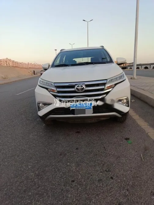 تويوتا رش 2019 أبيض مستعملة للبيع - 1