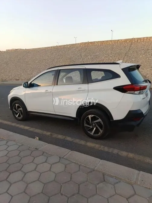 تويوتا رش 2019 أبيض مستعملة للبيع - 3