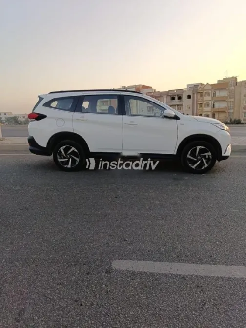 تويوتا رش 2019 أبيض مستعملة للبيع - 4