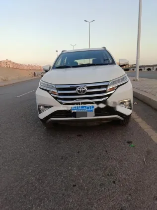 تويوتا رش 2019 أبيض مستعملة للبيع