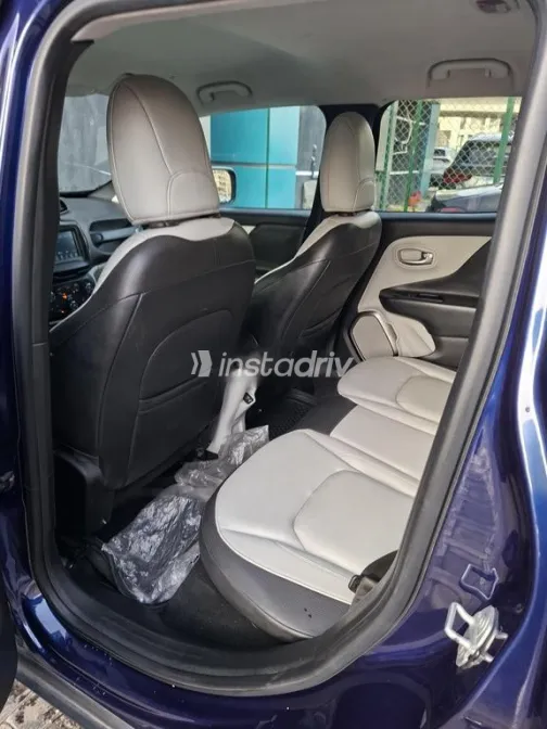 جيب رينيجيد 2018 أزرق غامق مستعملة للبيع - 5