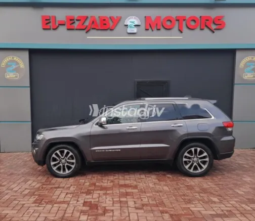 جيب جراند شيروكي 2018 رمادي مستعملة للبيع - 4
