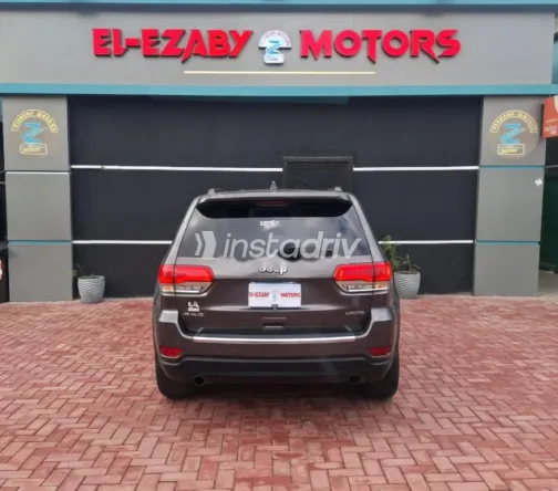 جيب جراند شيروكي 2018 رمادي مستعملة للبيع - 5