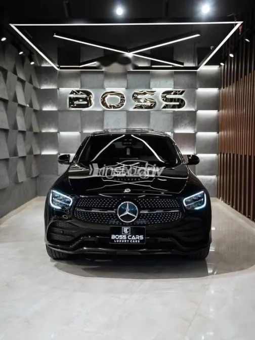 مرسيدس GLC 200 2022 أسود مستعملة للبيع - 1