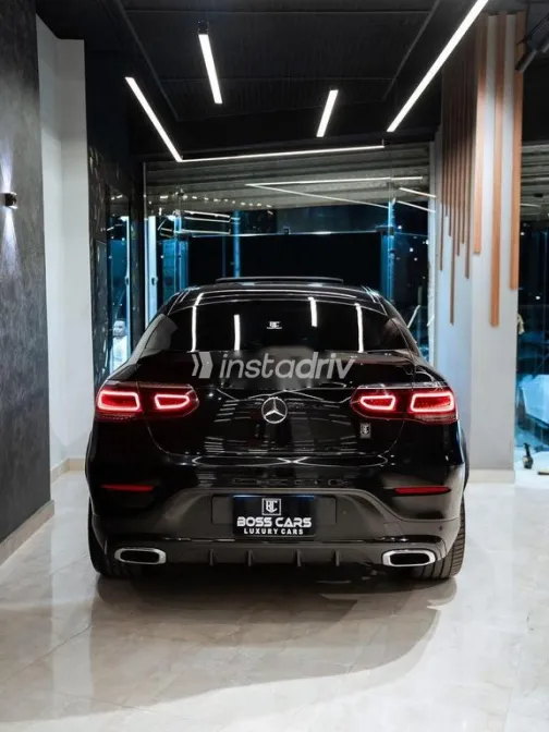 مرسيدس GLC 200 2022 أسود مستعملة للبيع - 3