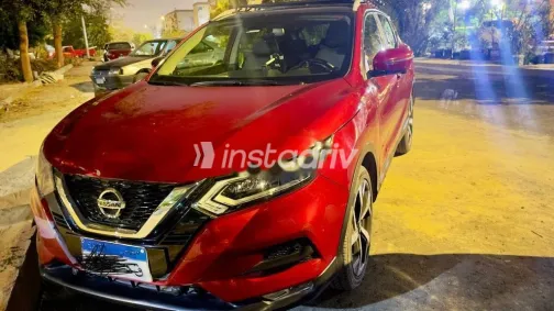 نيسان قشقاي 2020 أحمر غامق مستعملة للبيع - 1